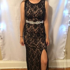 BEAUTIFUL FORMAL DRESS